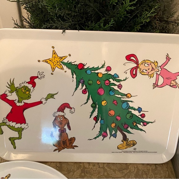 Set of 4 Grinch Melamine 10” Plates and matching 13” Tray. New. - Picture 6 of 6
